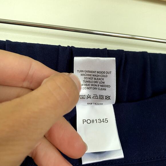 FIGS Technical Collection Women's Pleated Straight Fit Button Closure Pants Navy - Picture 4 of 6